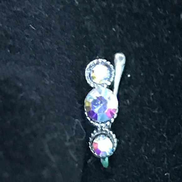 Two Clip On (No piercing needed) Earrings - Picture 12 of 16